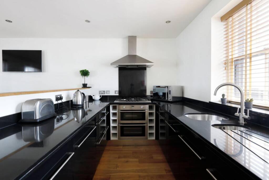 Beautiful 2 Bedroom Mews House With Parking By The Beach Hove Exterior foto